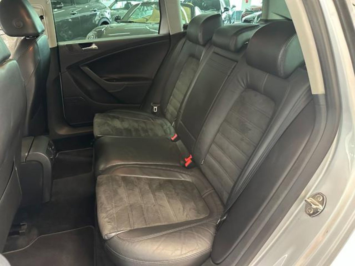 Volkswagen Passat Variant 2.0 16V TDI 4mot. Highline (11)