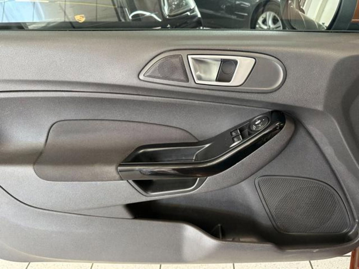 Ford Fiesta 1.6 TDCi 95CV 3 porte Titanium (17)