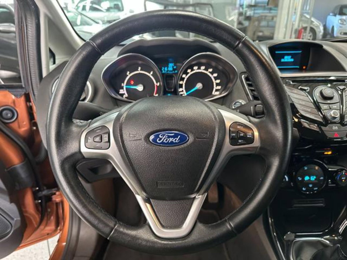 Ford Fiesta 1.6 TDCi 95CV 3 porte Titanium (19)