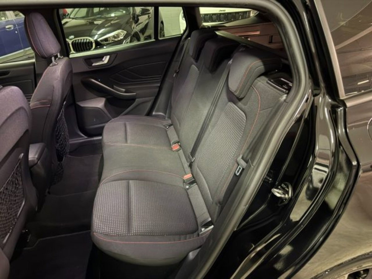 Ford Focus Station Wagon 1.0 EcoBoost 125 CV automatico SW ST-Line (10)