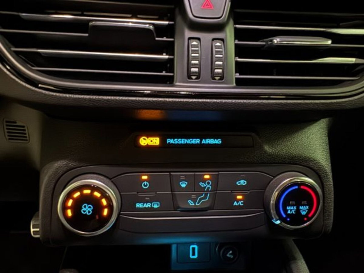 Ford Focus Station Wagon 1.0 EcoBoost 125 CV automatico SW ST-Line (11)
