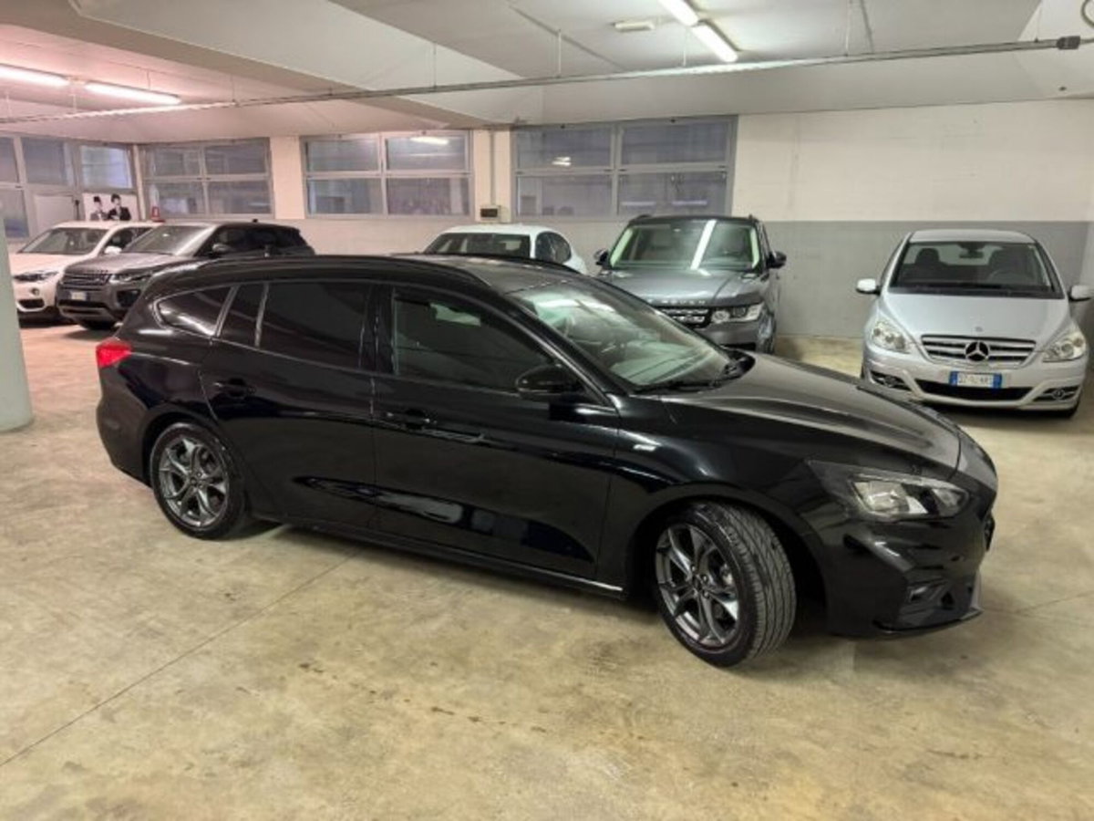 Ford Focus Station Wagon 1.0 EcoBoost 125 CV automatico SW ST-Line (3)