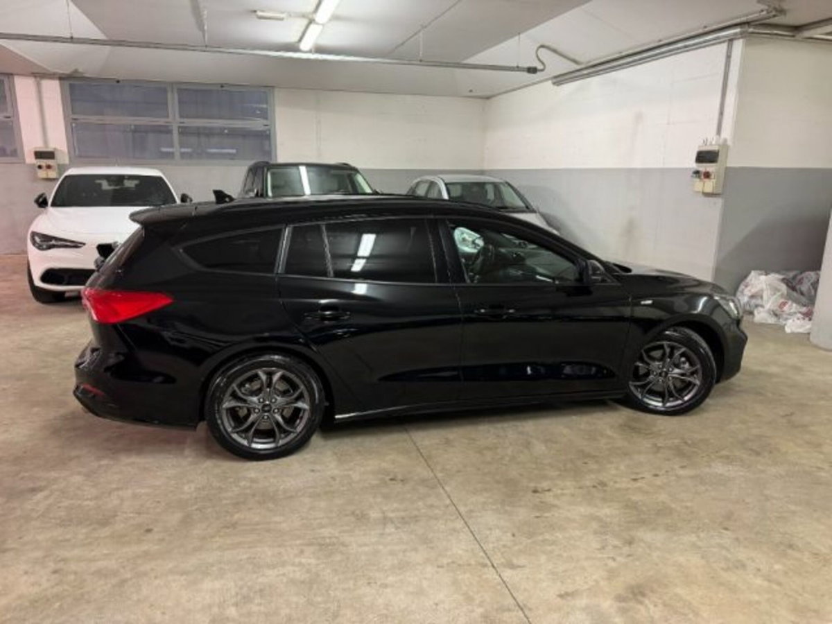 Ford Focus Station Wagon 1.0 EcoBoost 125 CV automatico SW ST-Line (6)