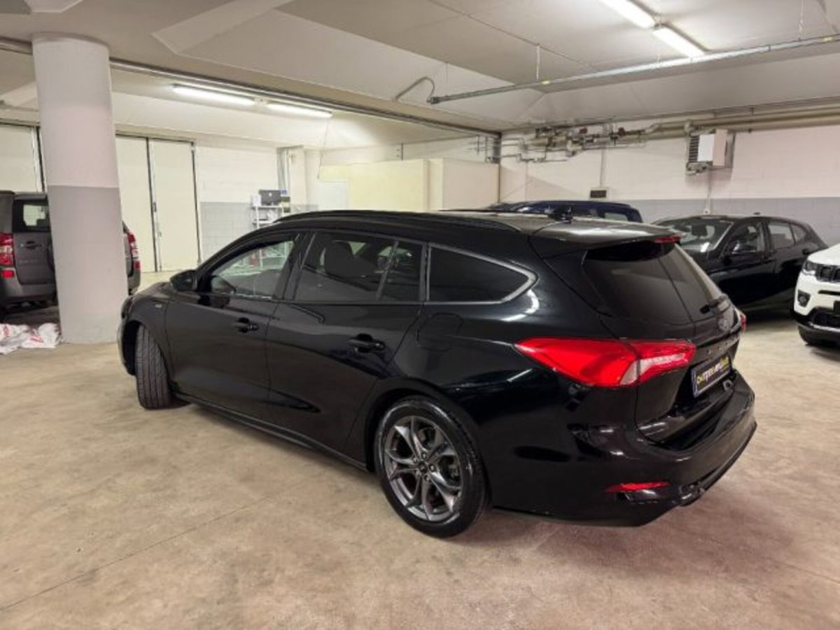 Ford Focus Station Wagon 1.0 EcoBoost 125 CV automatico SW ST-Line (7)