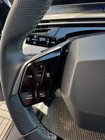Peugeot 3008 1.2 hybrid GT Exclusive 145cv e-dcs6 (15)