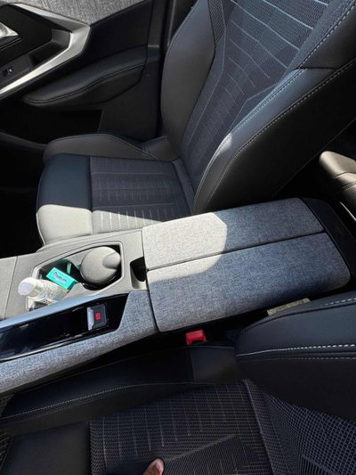 Peugeot 3008 1.2 hybrid GT Exclusive 145cv e-dcs6 (6)