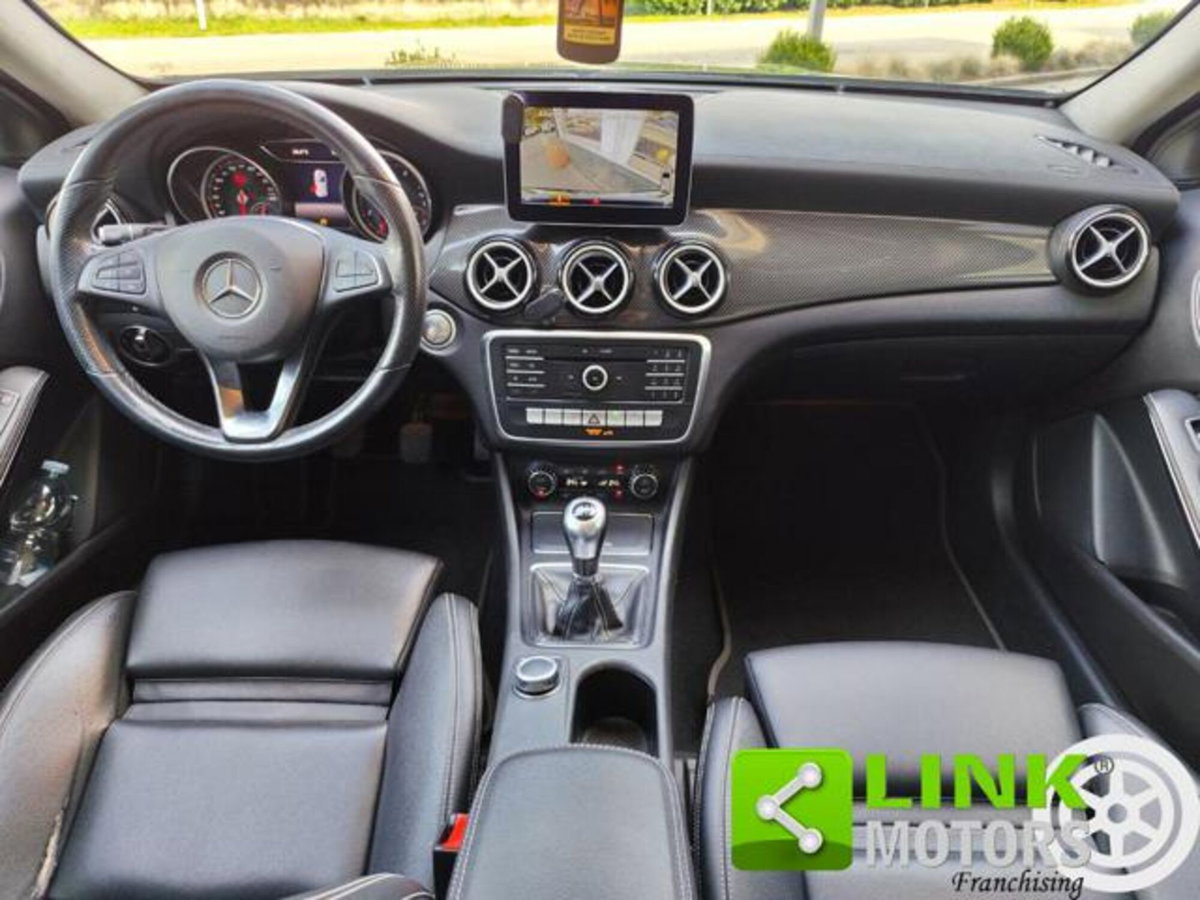 Mercedes-Benz GLA SUV 180 Premium (5)