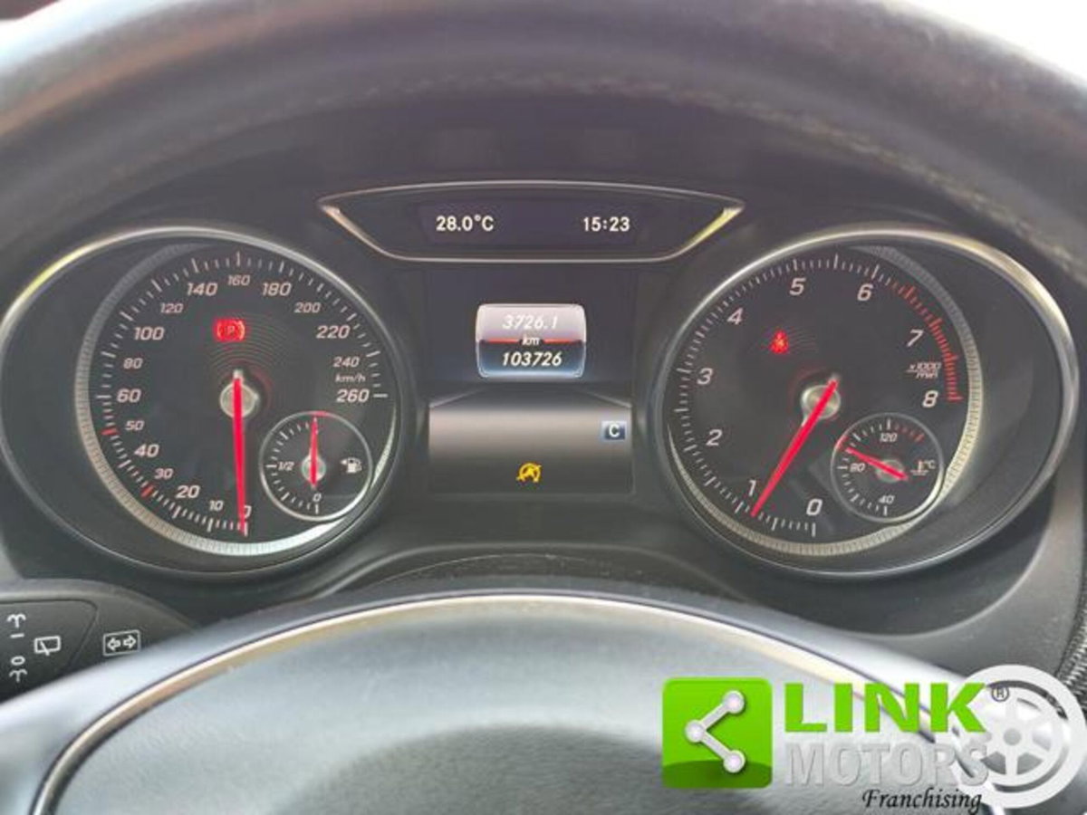 Mercedes-Benz GLA SUV 180 Premium (9)