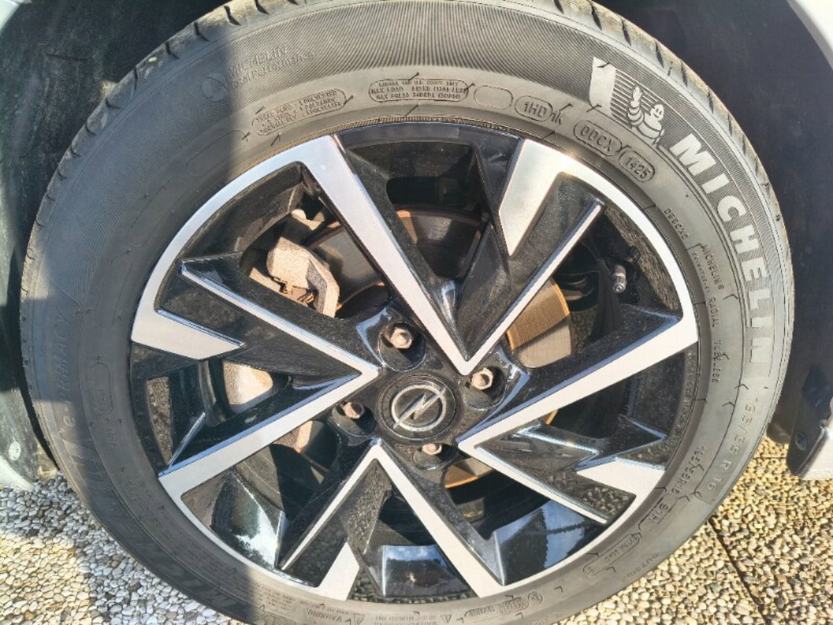 Opel Corsa 1.2 100 CV GS Line (7)