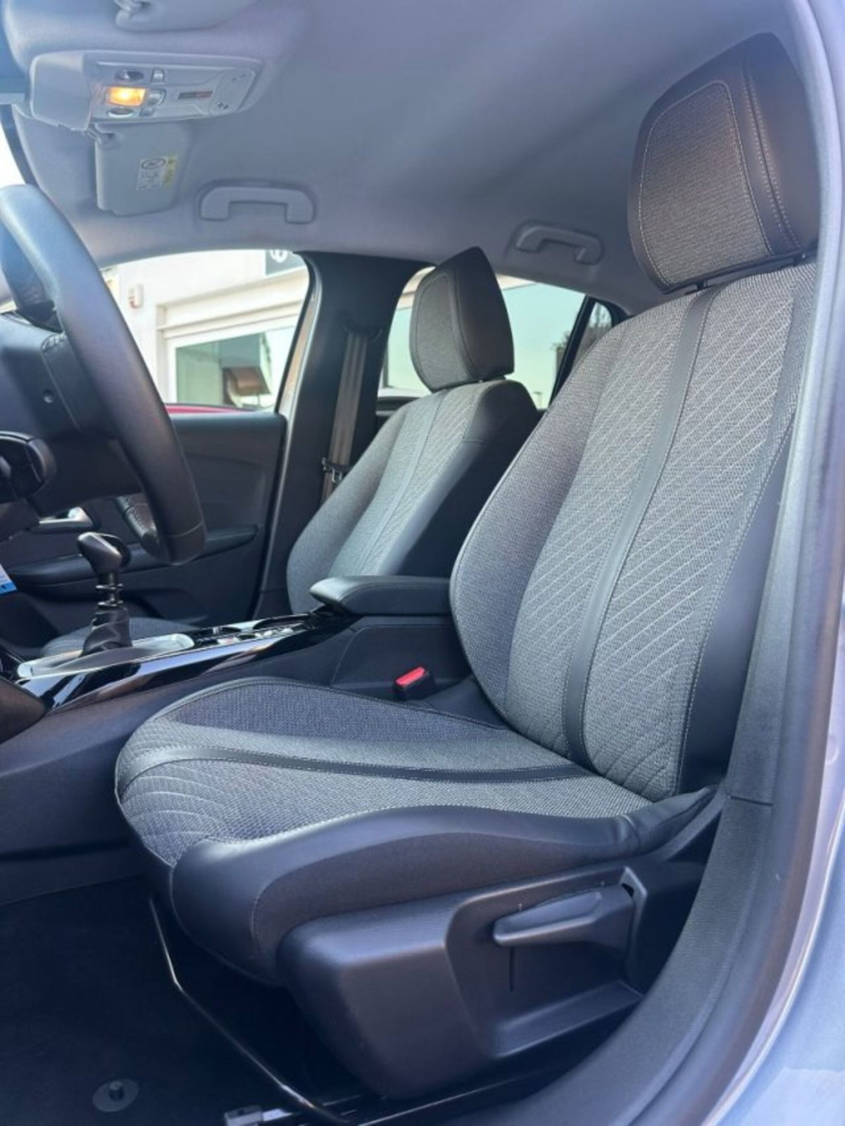 Peugeot 208 1.2 puretech Active s&s 100cv (8)