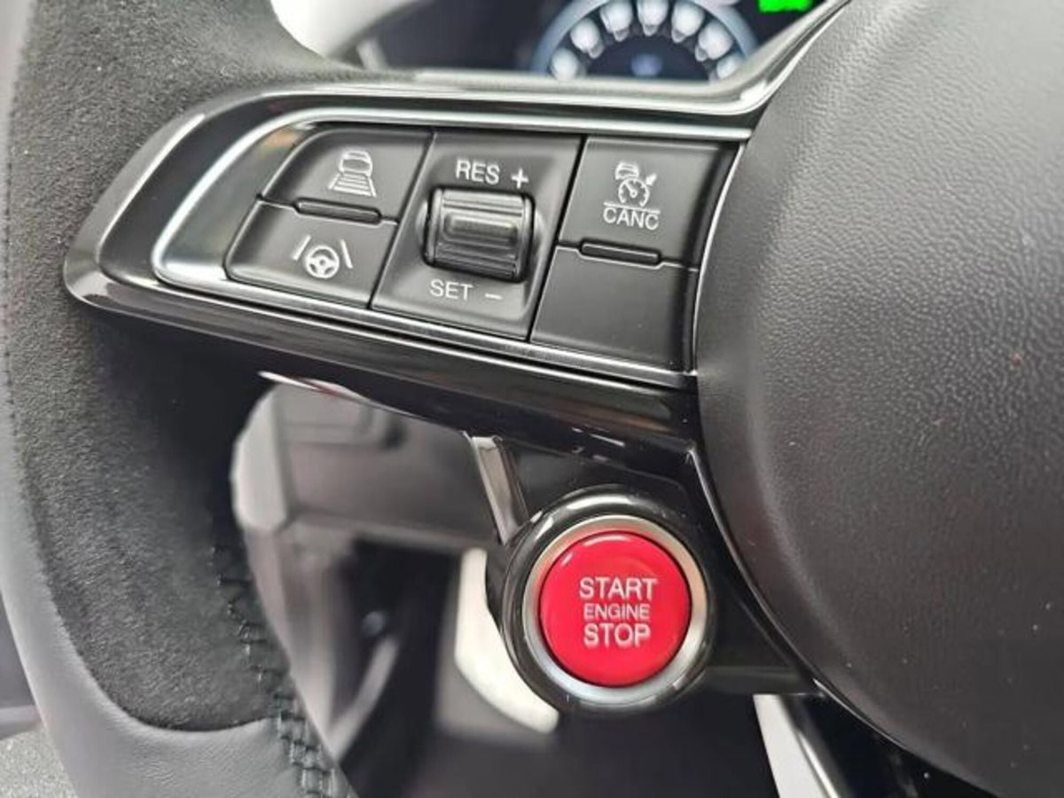 Alfa Romeo Giulia 2.9 T V6 AT8 Quadrifoglio (12)