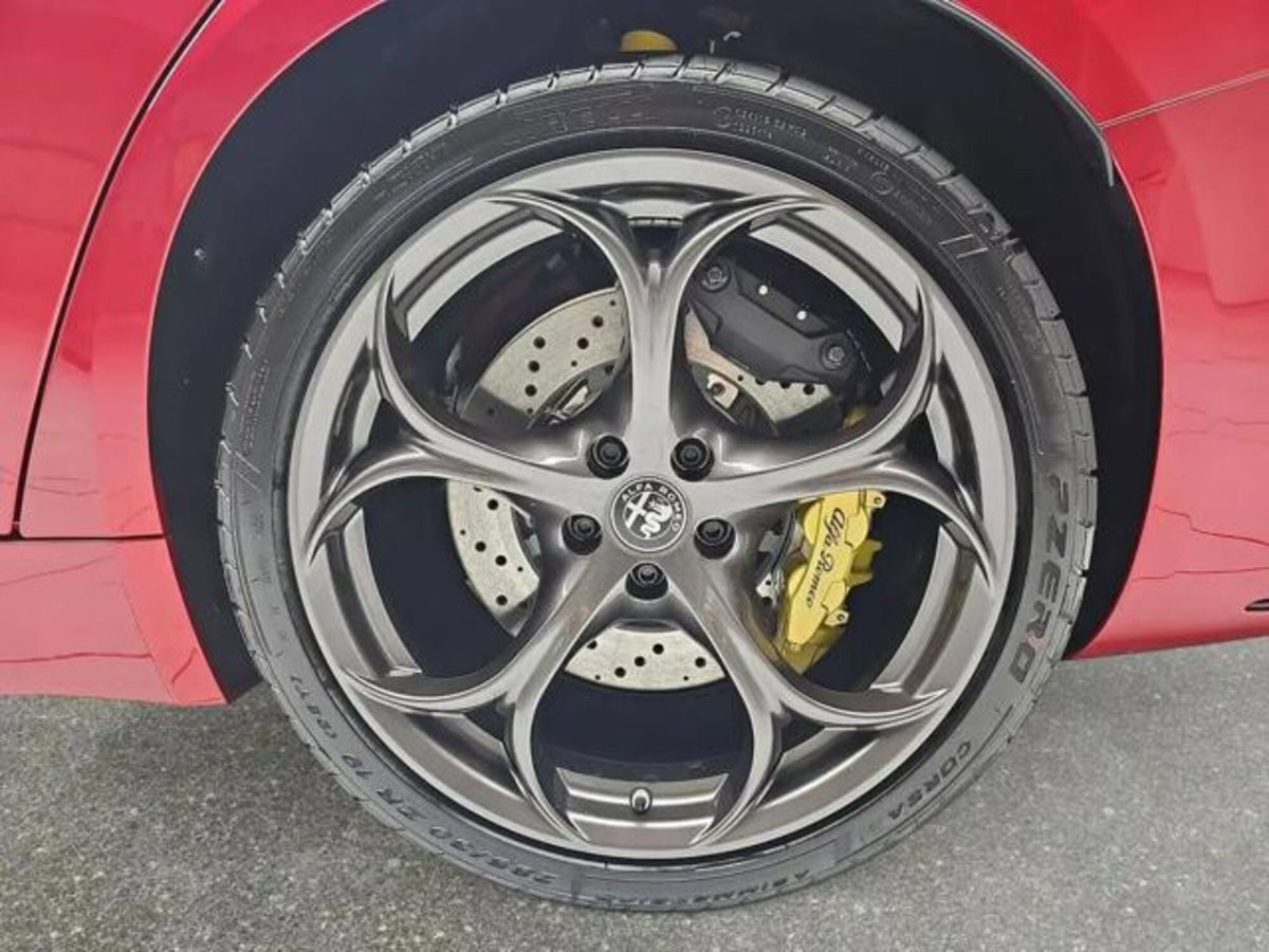 Alfa Romeo Giulia 2.9 T V6 AT8 Quadrifoglio (14)