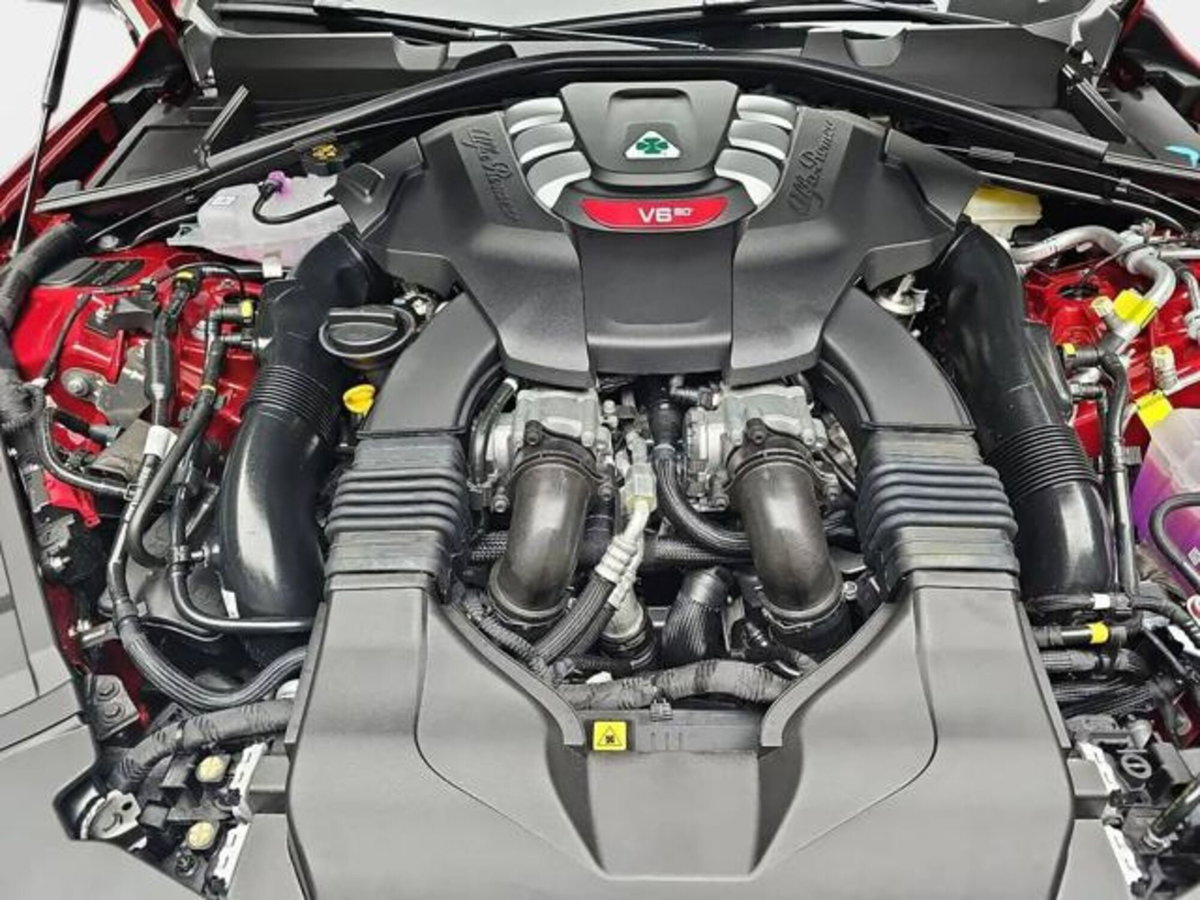Alfa Romeo Giulia 2.9 T V6 AT8 Quadrifoglio (15)