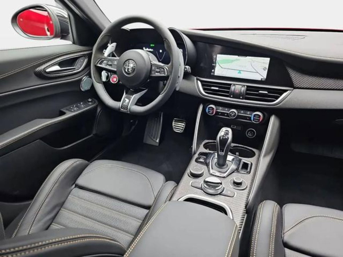 Alfa Romeo Giulia 2.9 T V6 AT8 Quadrifoglio (2)