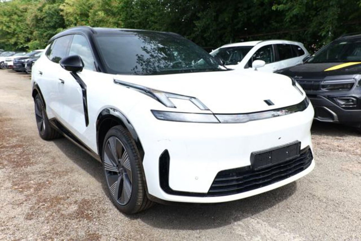 Lynk & Co 08 08 1.5 phev More auto (2)