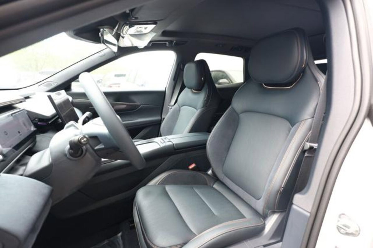 Lynk & Co 08 08 1.5 phev More auto (5)