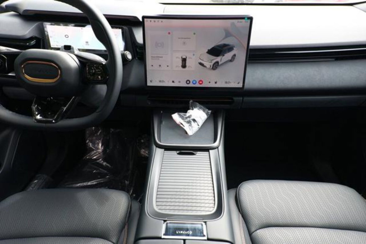 Lynk & Co 08 08 1.5 phev More auto (7)