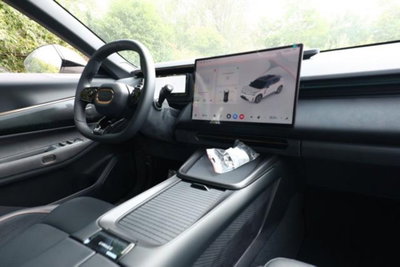 Lynk & Co 08 08 1.5 phev More auto (8)