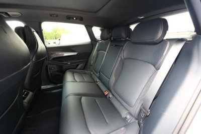 Lynk & Co 08 08 1.5 phev More auto (9)
