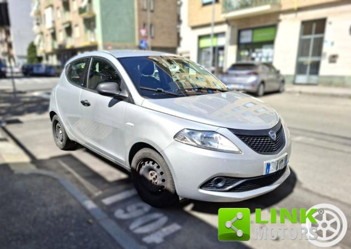 Lancia Ypsilon 1.2 69 CV 5 porte GPL Ecochic Elefantino Blu (11)