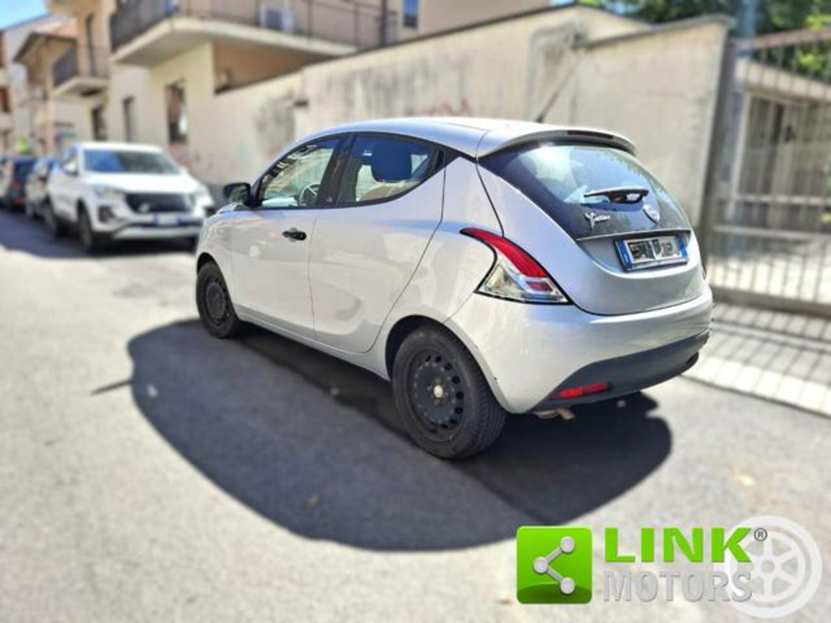 Lancia Ypsilon 1.2 69 CV 5 porte GPL Ecochic Elefantino Blu (17)