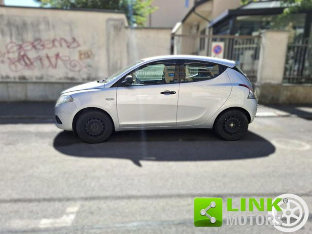 Lancia Ypsilon 1.2 69 CV 5 porte GPL Ecochic Elefantino Blu (19)