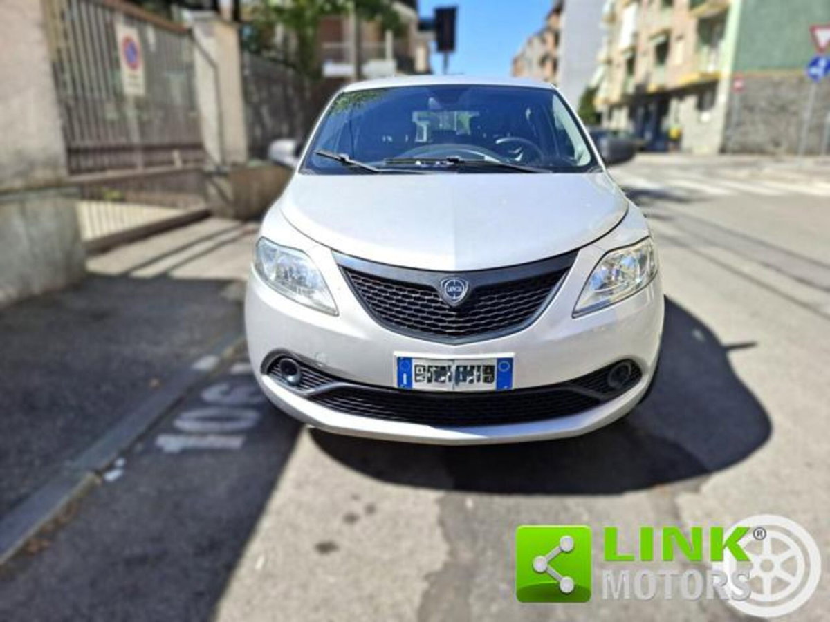Lancia Ypsilon 1.2 69 CV 5 porte GPL Ecochic Elefantino Blu (2)
