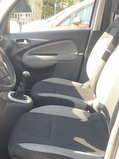 Citroen C3 Picasso 1.6 HDi 90 Exclusive Theatre (9)