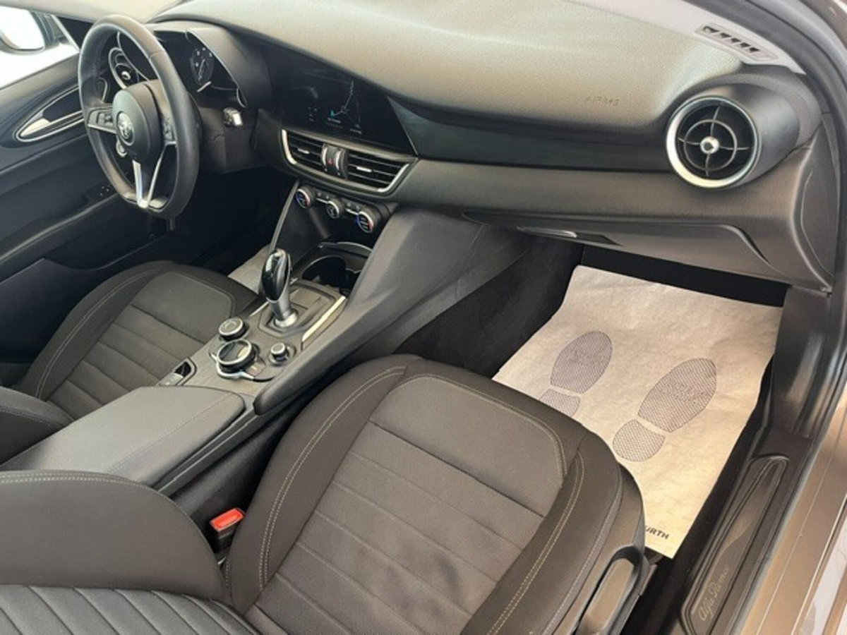 Alfa Romeo Giulia 2.2 Turbodiesel 150 CV AT8 Business (14)