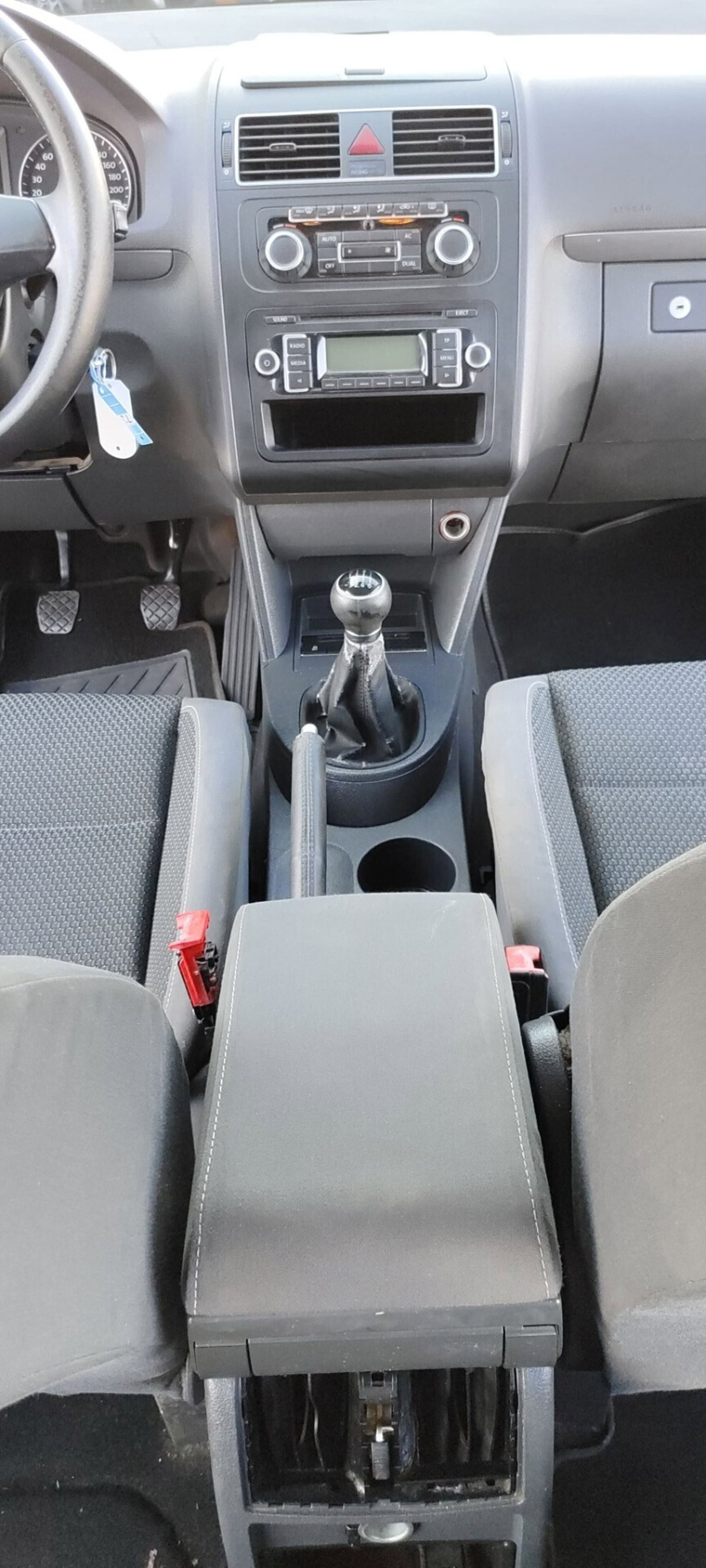 Volkswagen Touran 1.6 TDI Comfortline (10)