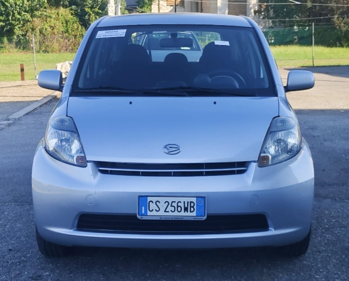 Daihatsu Sirion 1.3 16V Mio (2)
