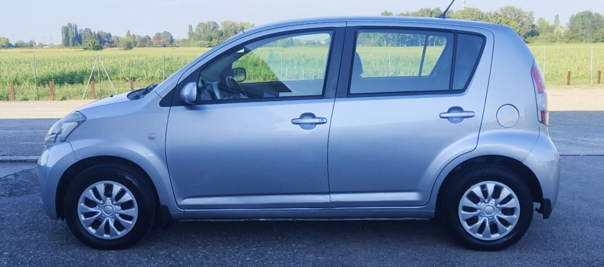 Daihatsu Sirion 1.3 16V Mio (20)