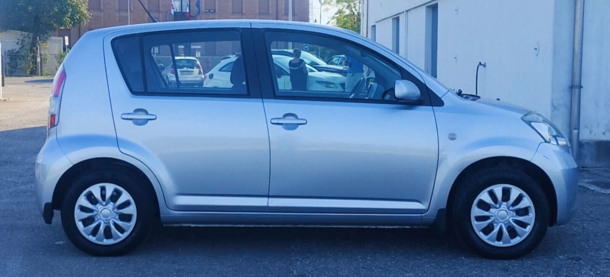 Daihatsu Sirion 1.3 16V Mio (5)
