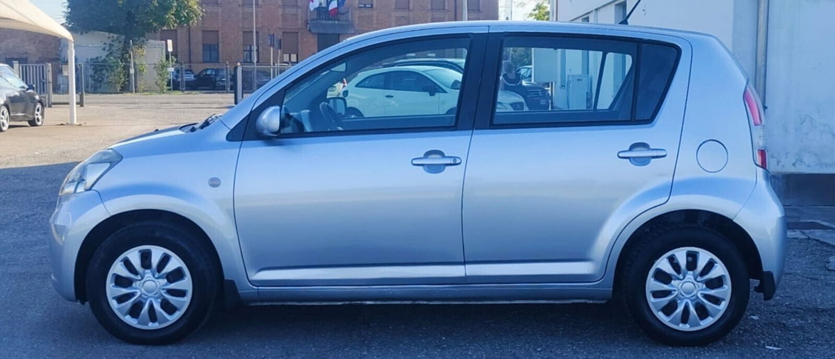 Daihatsu Sirion 1.3 16V Mio (6)