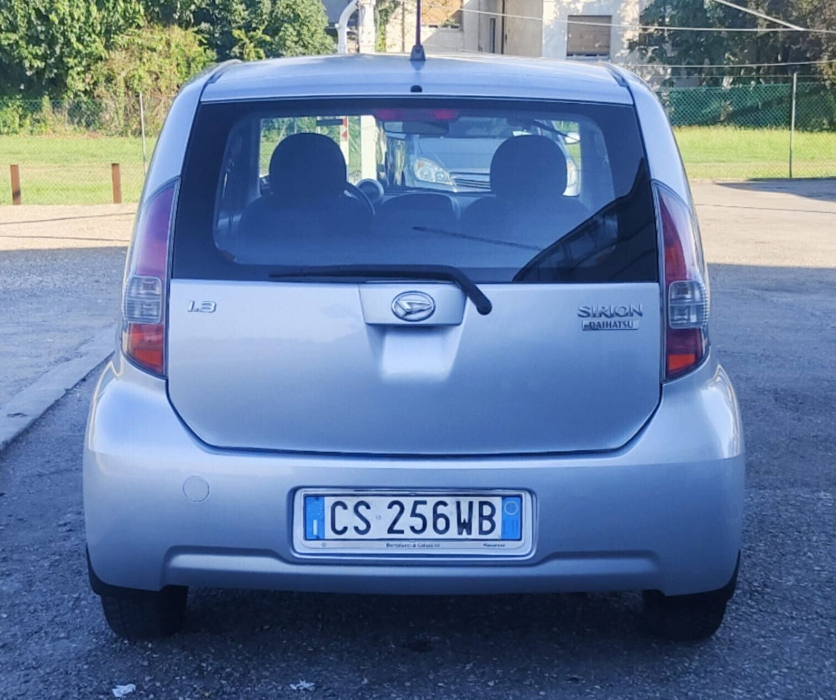 Daihatsu Sirion 1.3 16V Mio (8)