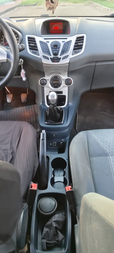 Ford Fiesta 1.4 5 porte Bz.- GPL Titanium (11)
