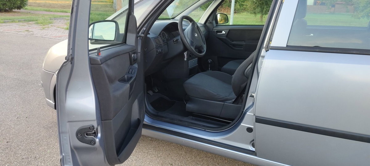 Opel Meriva 1.4 16V Cosmo (11)