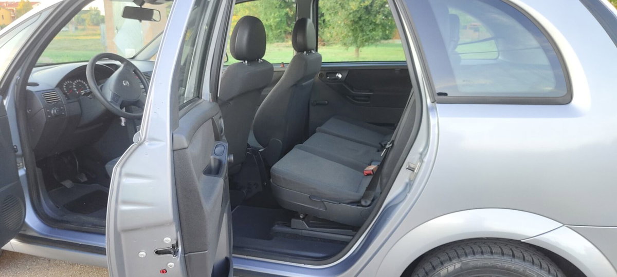 Opel Meriva 1.4 16V Cosmo (16)