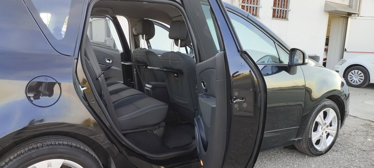 Renault Scenic E-Tech Electric 1.5 dCi 110CV Luxe (11)