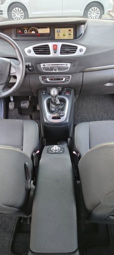 Renault Scenic E-Tech Electric 1.5 dCi 110CV Luxe (12)