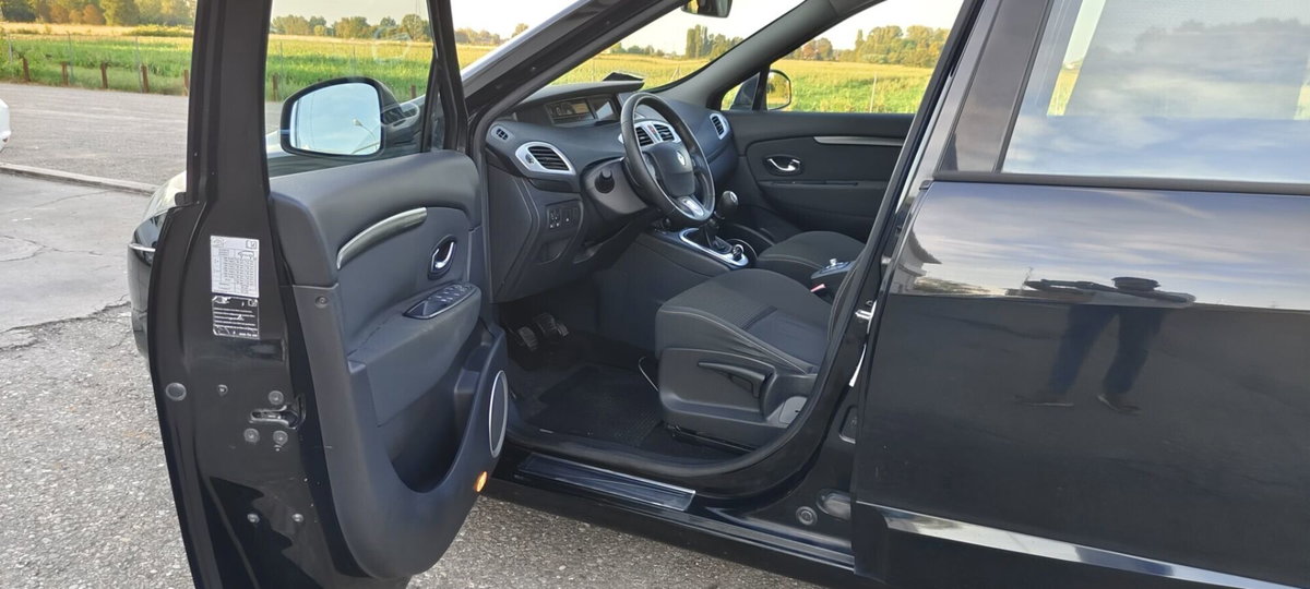 Renault Scenic E-Tech Electric 1.5 dCi 110CV Luxe (14)