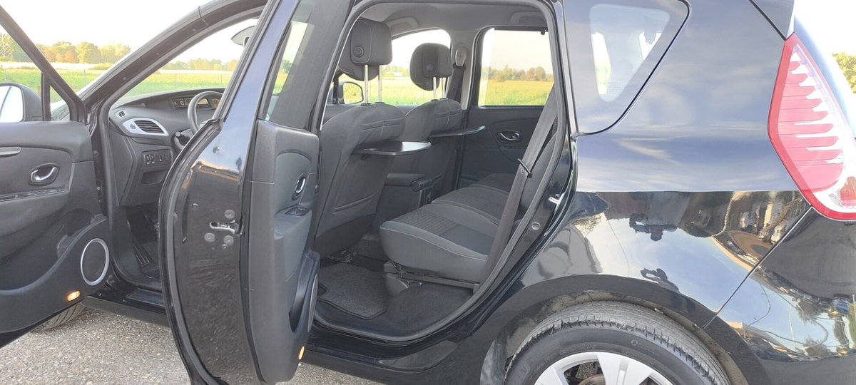 Renault Scenic E-Tech Electric 1.5 dCi 110CV Luxe (15)