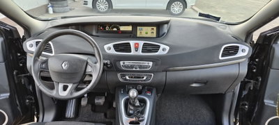 Renault Scenic E-Tech Electric 1.5 dCi 110CV Luxe (17)