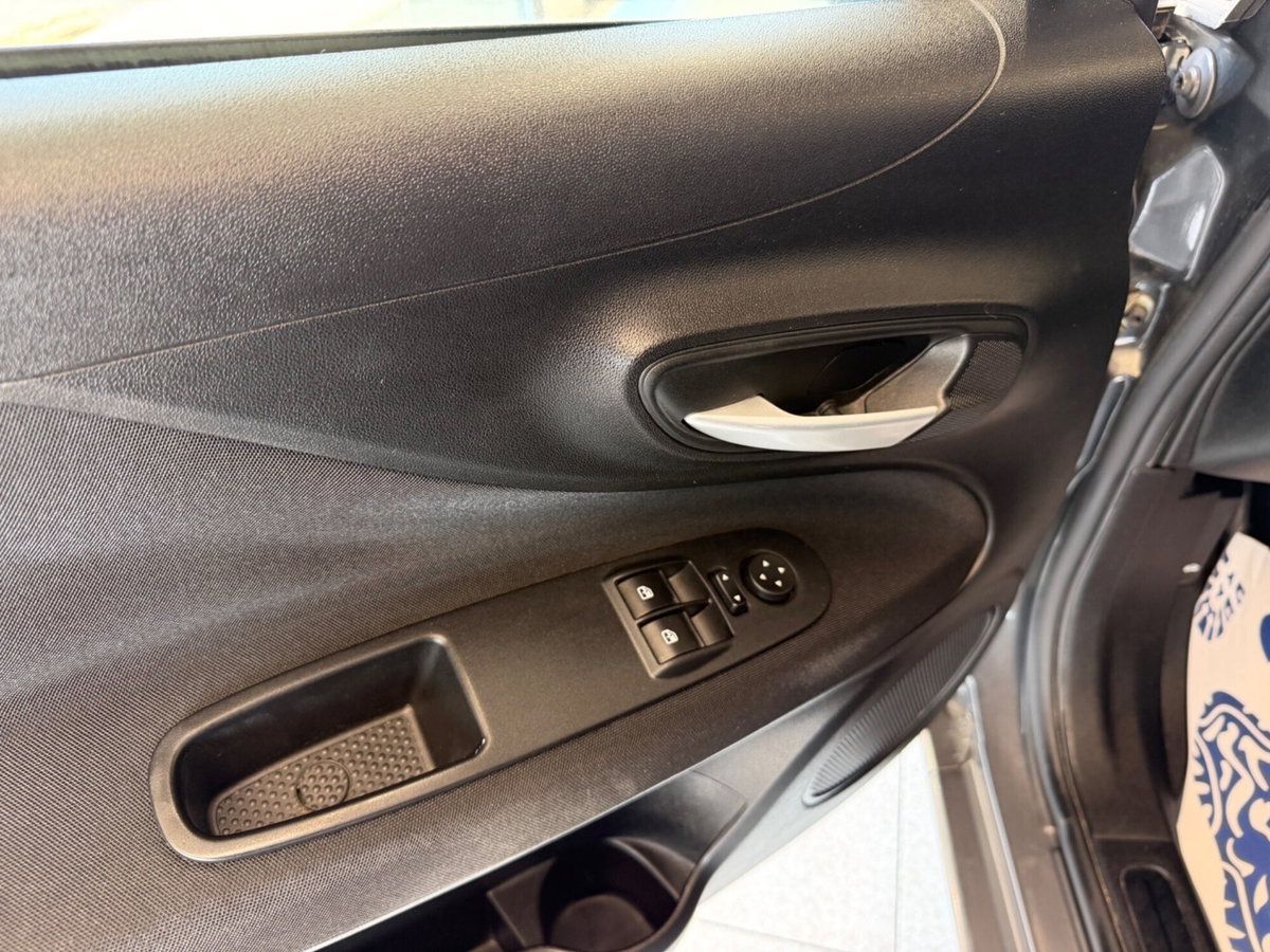 Fiat Punto 1.4 8V 5 porte Natural Power Lounge (9)