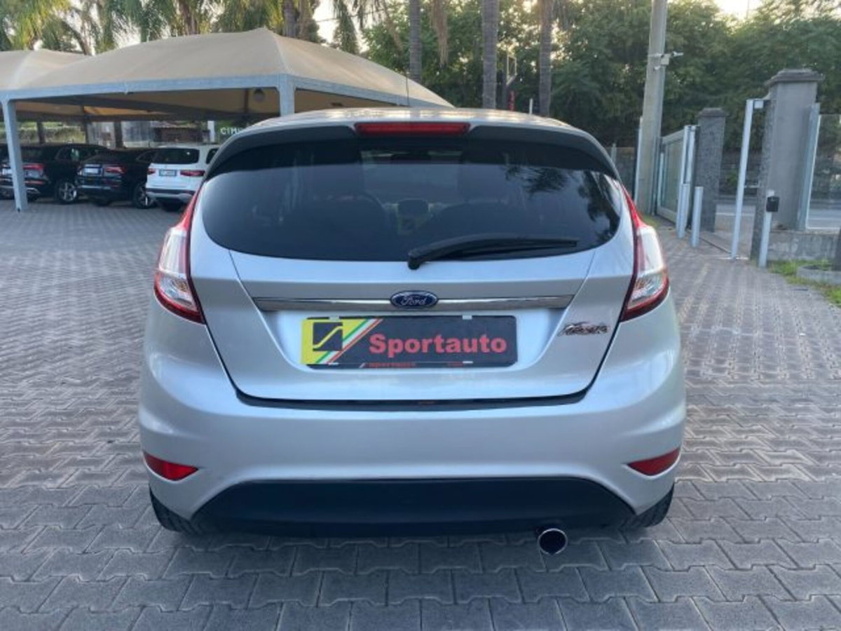 Ford Fiesta 1.5 TDCi 75CV 5 porte Titanium (16)