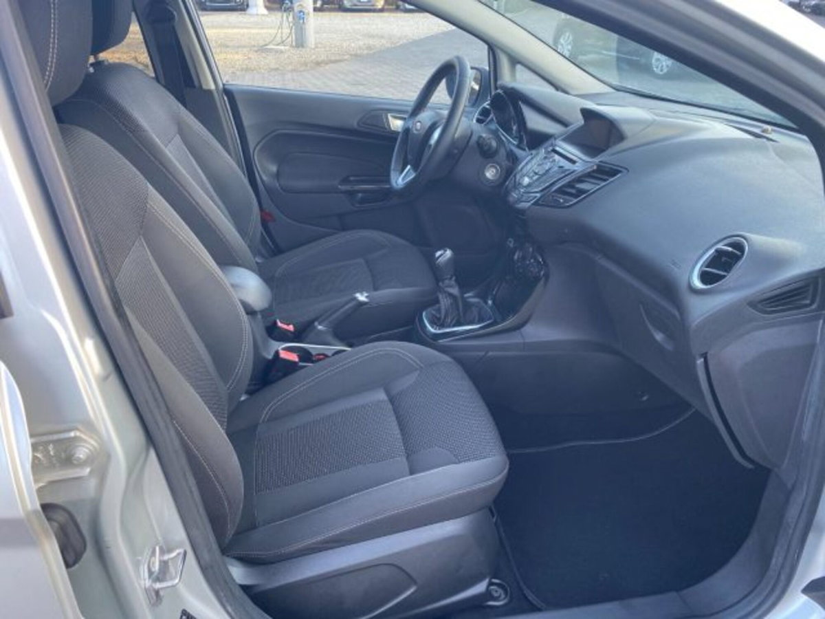 Ford Fiesta 1.5 TDCi 75CV 5 porte Titanium (8)