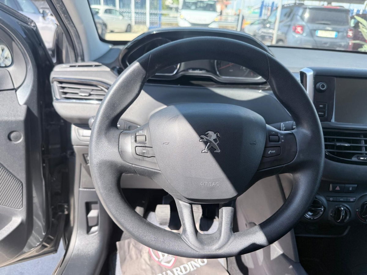 Peugeot 208 VTi 95 CV 5p. GPL Allure (12)