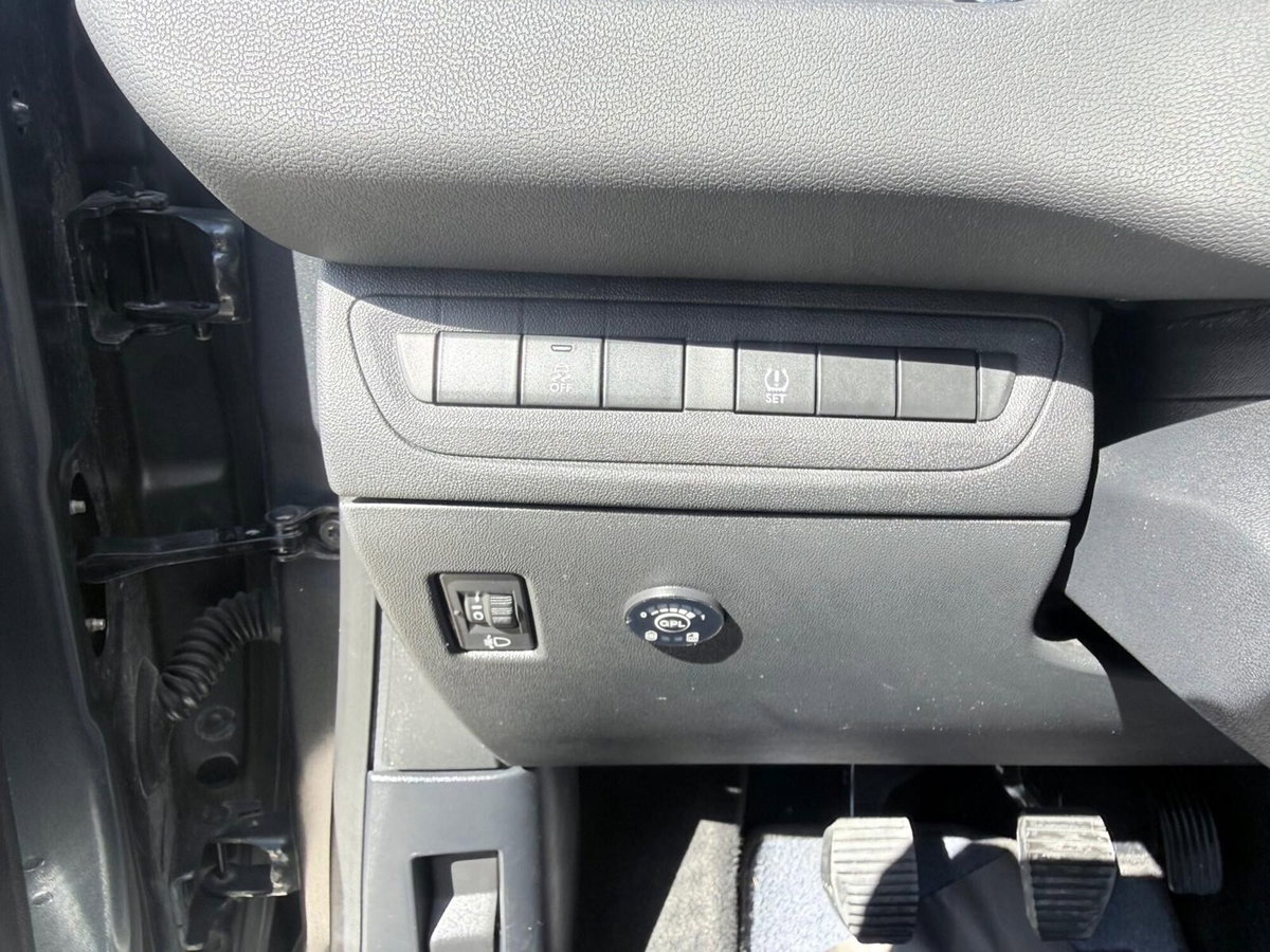 Peugeot 208 VTi 95 CV 5p. GPL Allure (14)