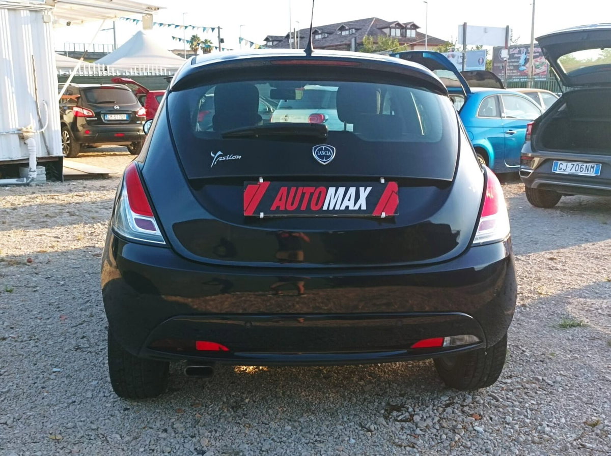 Lancia Ypsilon 1.2 69 CV 5 porte Platinum (4)