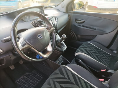 Lancia Ypsilon 1.2 69 CV 5 porte Platinum (8)